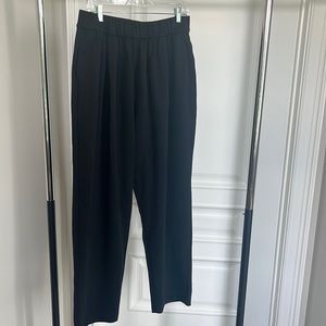 Size Large, pleated straight-leg trousers